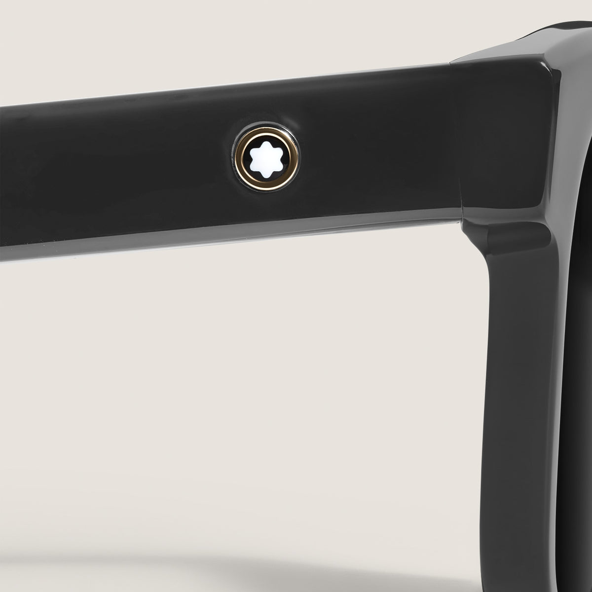 Montblanc Rechteckige Sonnenbrille mit schwarzem Acetatrahmen (MB135578) – Ansicht 3