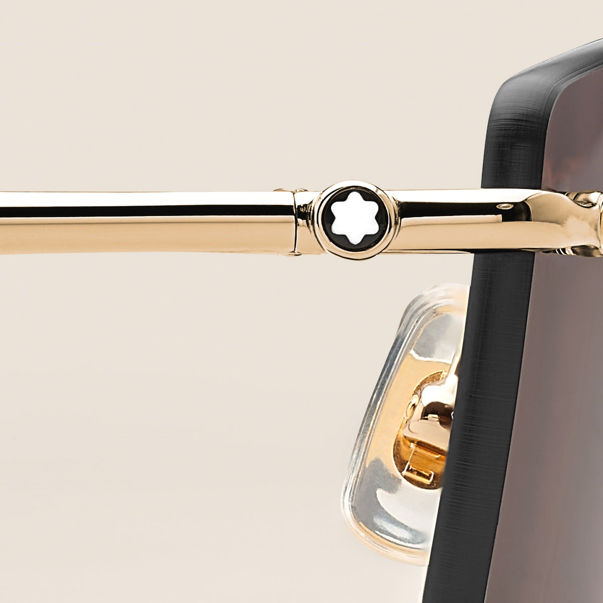 Montblanc Rechteckige Sonnenbrille mit goldfarbener Metallfassung (MB136916) – Ansicht 3