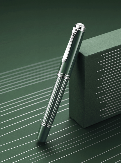 Pelikan, Souverän® M815 Metal Striped Green Special Edition