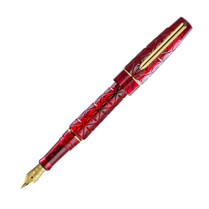 BENU Christmas Cheer Geschenkset mit Christmas Punch Füllfederhalter – Füllfederhalter geöffnet