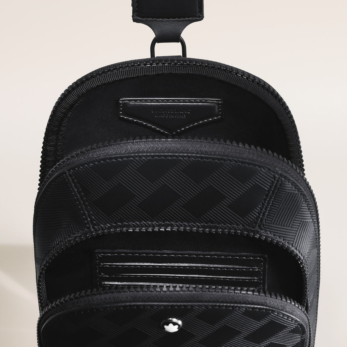Montblanc Mittelgroße Umhängetasche aus Extreme Leder – Schwarz – Ansicht 5