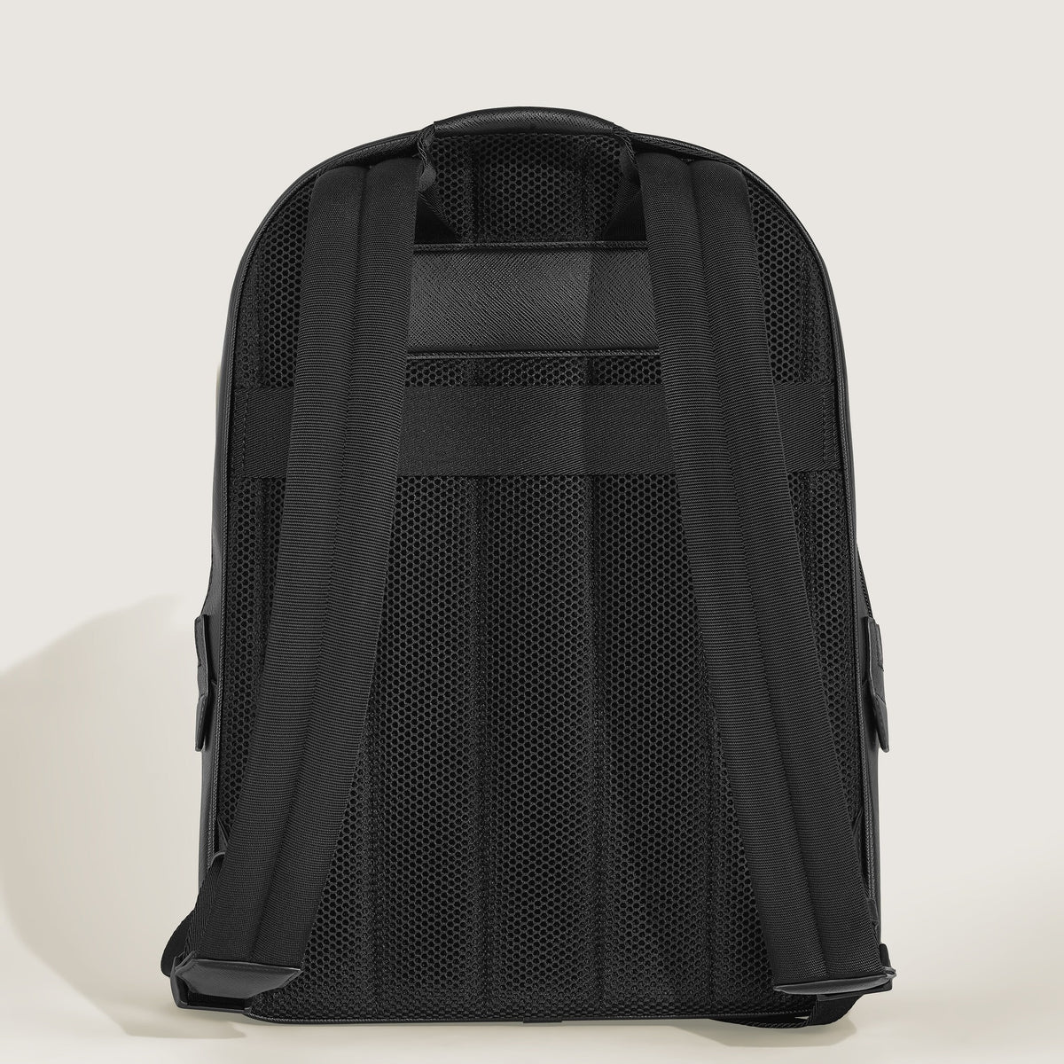 Montblanc Kleiner Rucksack aus Sartorial Leder – Schwarz – Ansicht 4