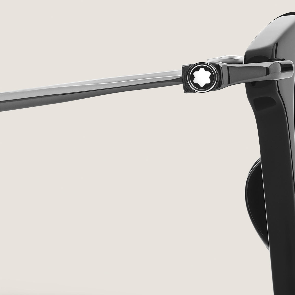 Montblanc Rechteckige Sonnenbrille mit schwarzem Acetatrahmen (MB135564) – Ansicht 3