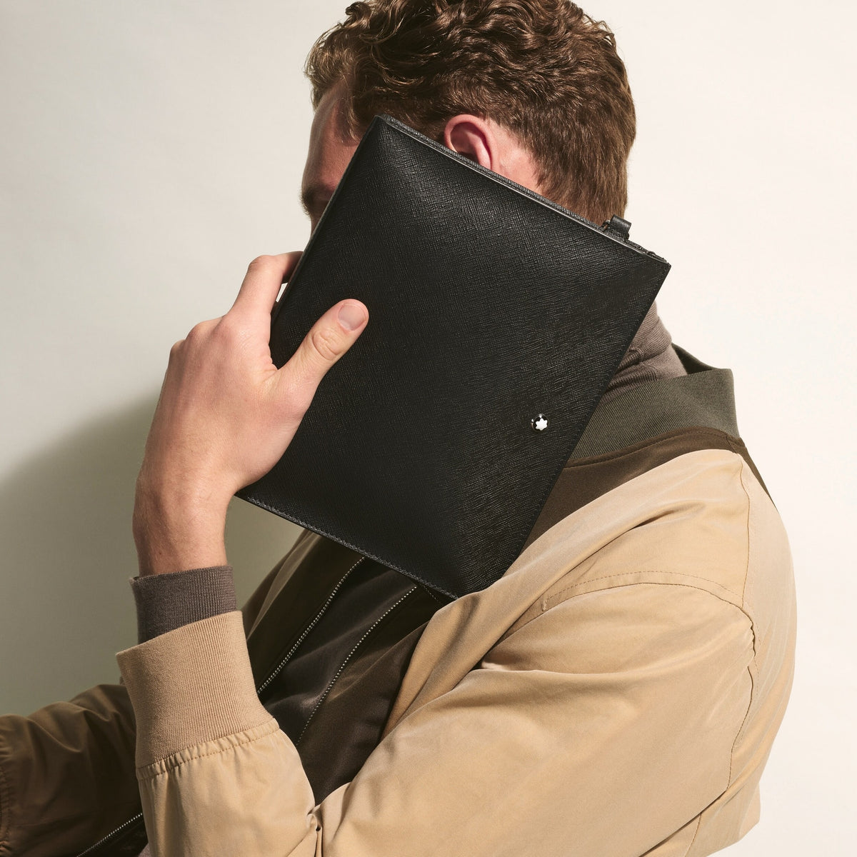 Montblanc Clutch aus Sartorial Leder – Schwarz – Ansicht 6