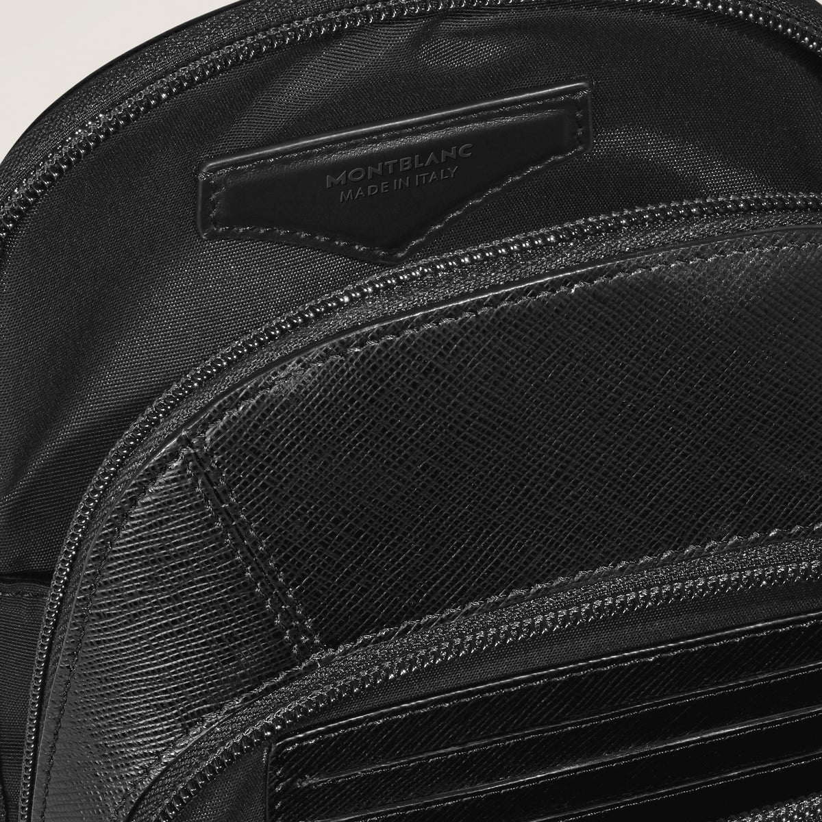 Montblanc Mittelgroße Umhängetasche aus Sartorial Leder – Schwarz – Ansicht 6
