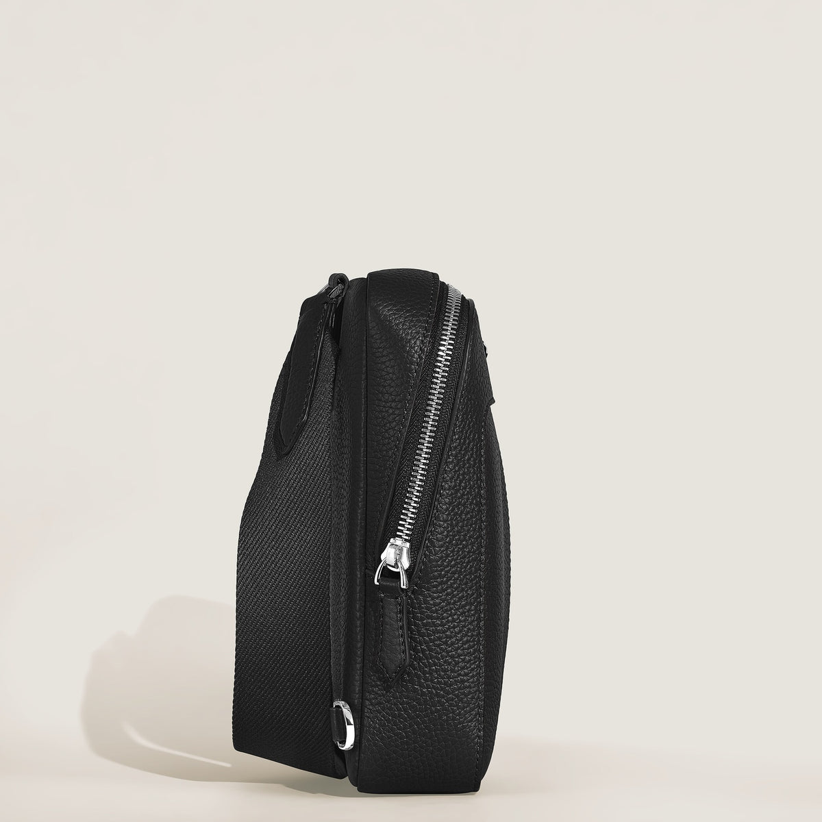 Montblanc Kleine Umhängetasche Companion – Schwarz – Ansicht 5