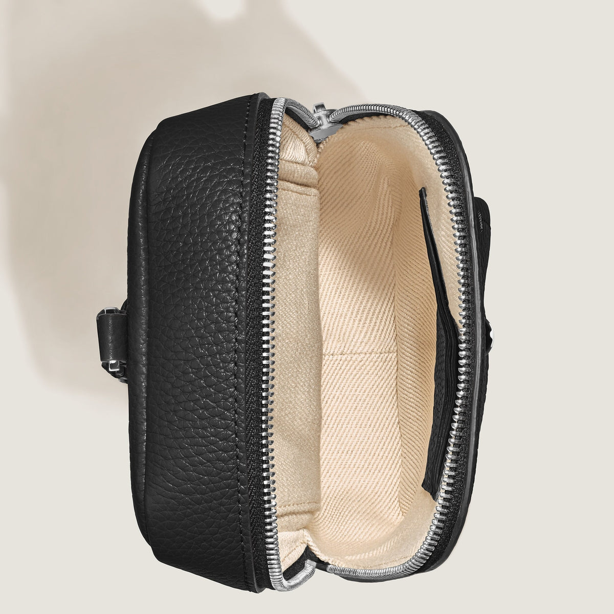 Montblanc Kleine Umhängetasche Companion – Schwarz – Ansicht 8