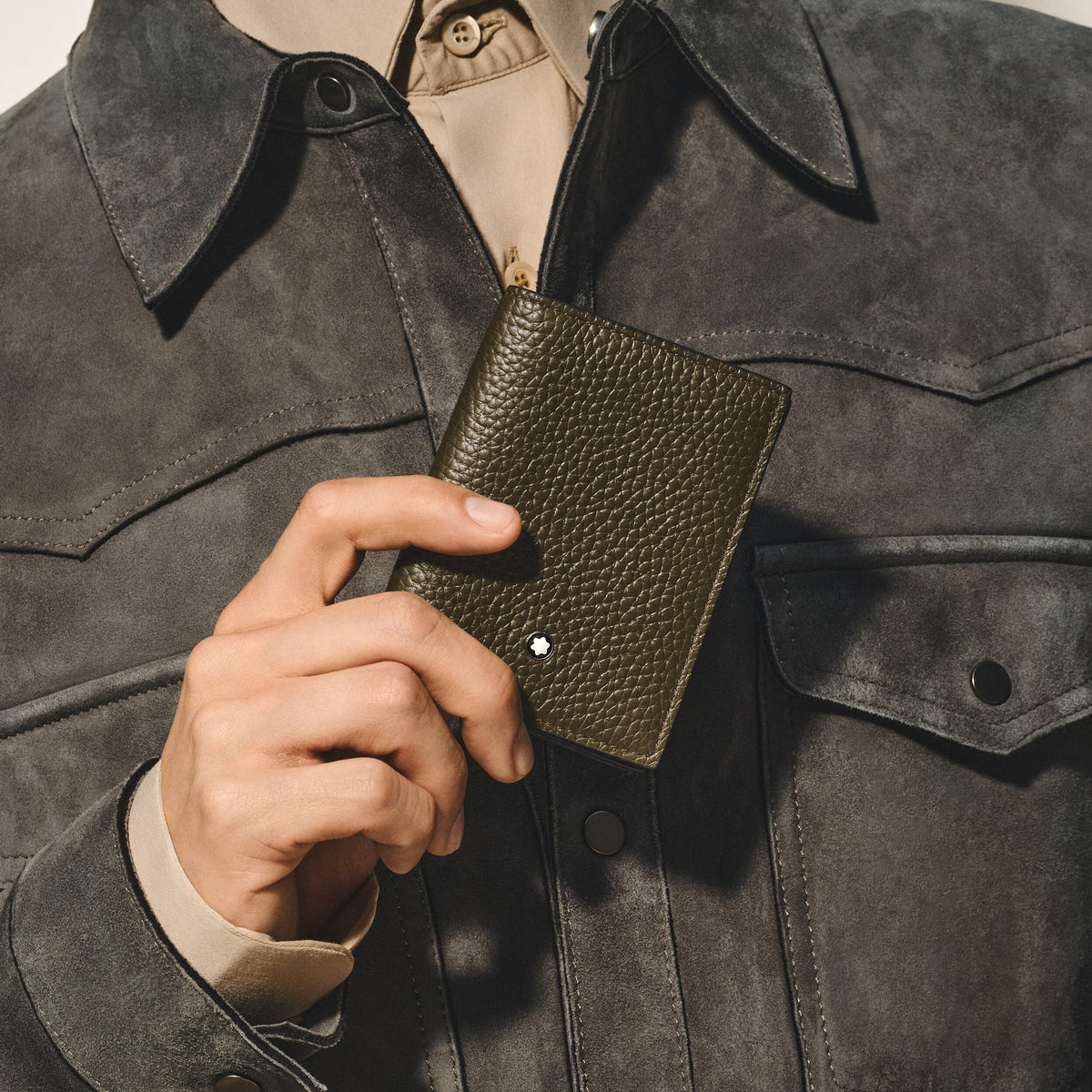 Montblanc Kartenetui 4 cc aus Grain Leder – Khaki – Ansicht 2