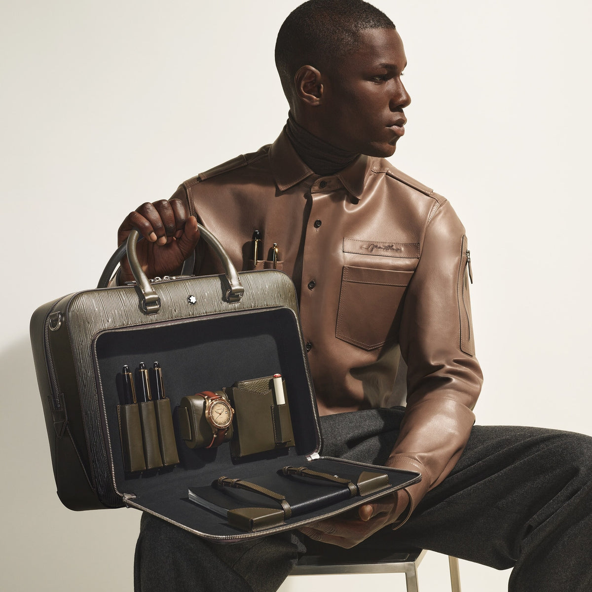 Montblanc Writing Traveler Schreibmappe – Khaki – Ansicht 2