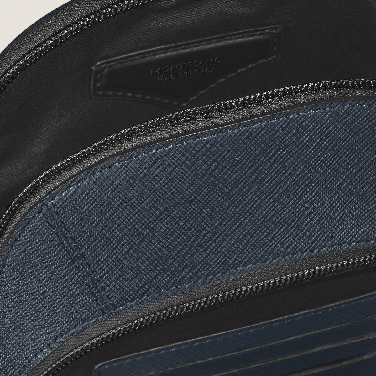 Montblanc Mittelgroße Umhängetasche aus Sartorial Leder – Twilight Blue – Ansicht 4