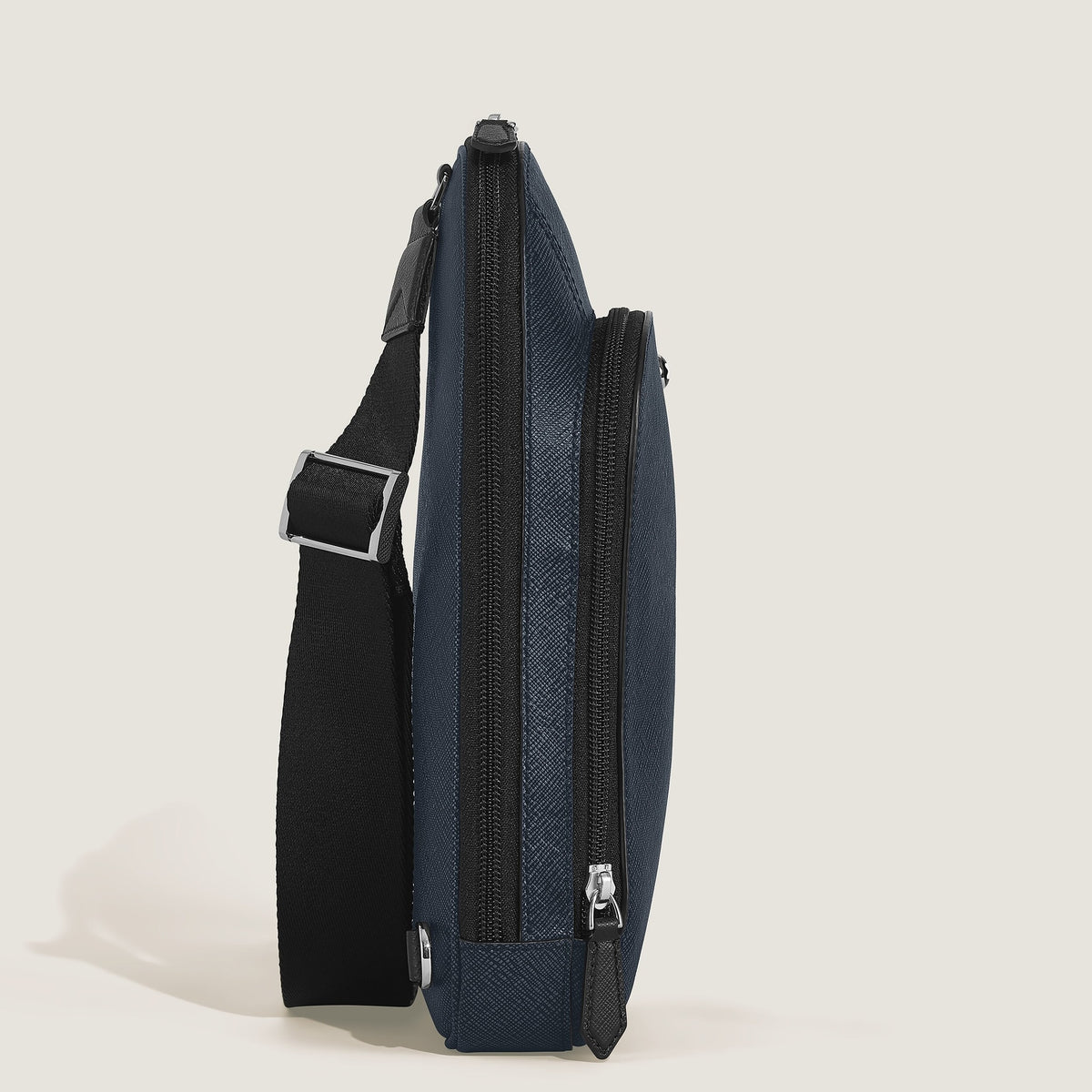 Montblanc Mittelgroße Umhängetasche aus Sartorial Leder – Twilight Blue – Ansicht 5