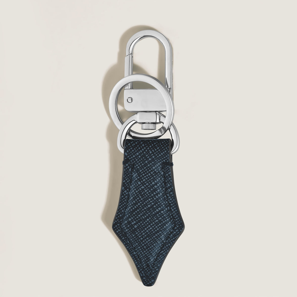 Montblanc Schlüsselanhänger mit Federdetail aus Sartorial Leder – Twilight Blue – Ansicht 2