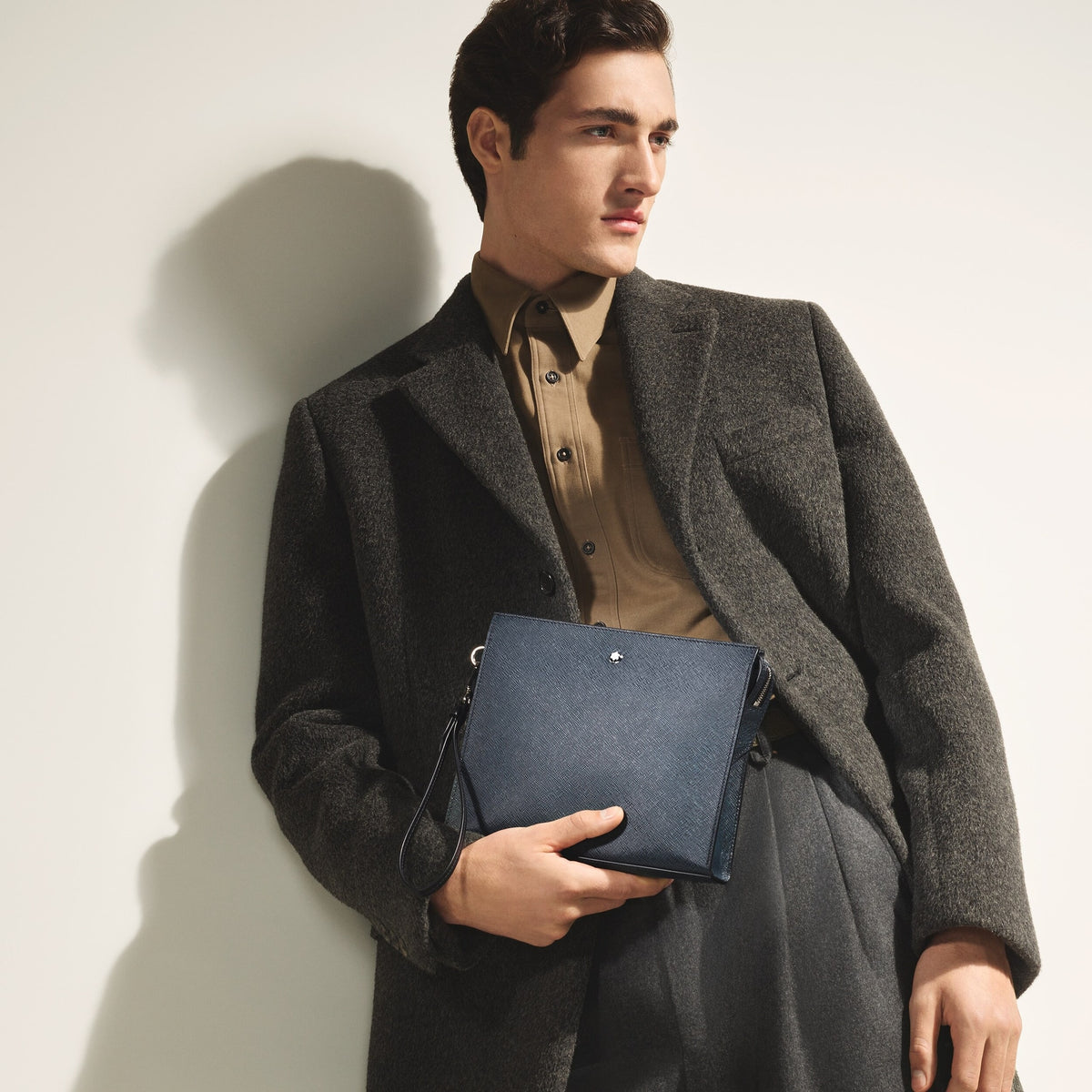 Montblanc Clutch aus Sartorial Leder – Twilight Blue – Ansicht 2