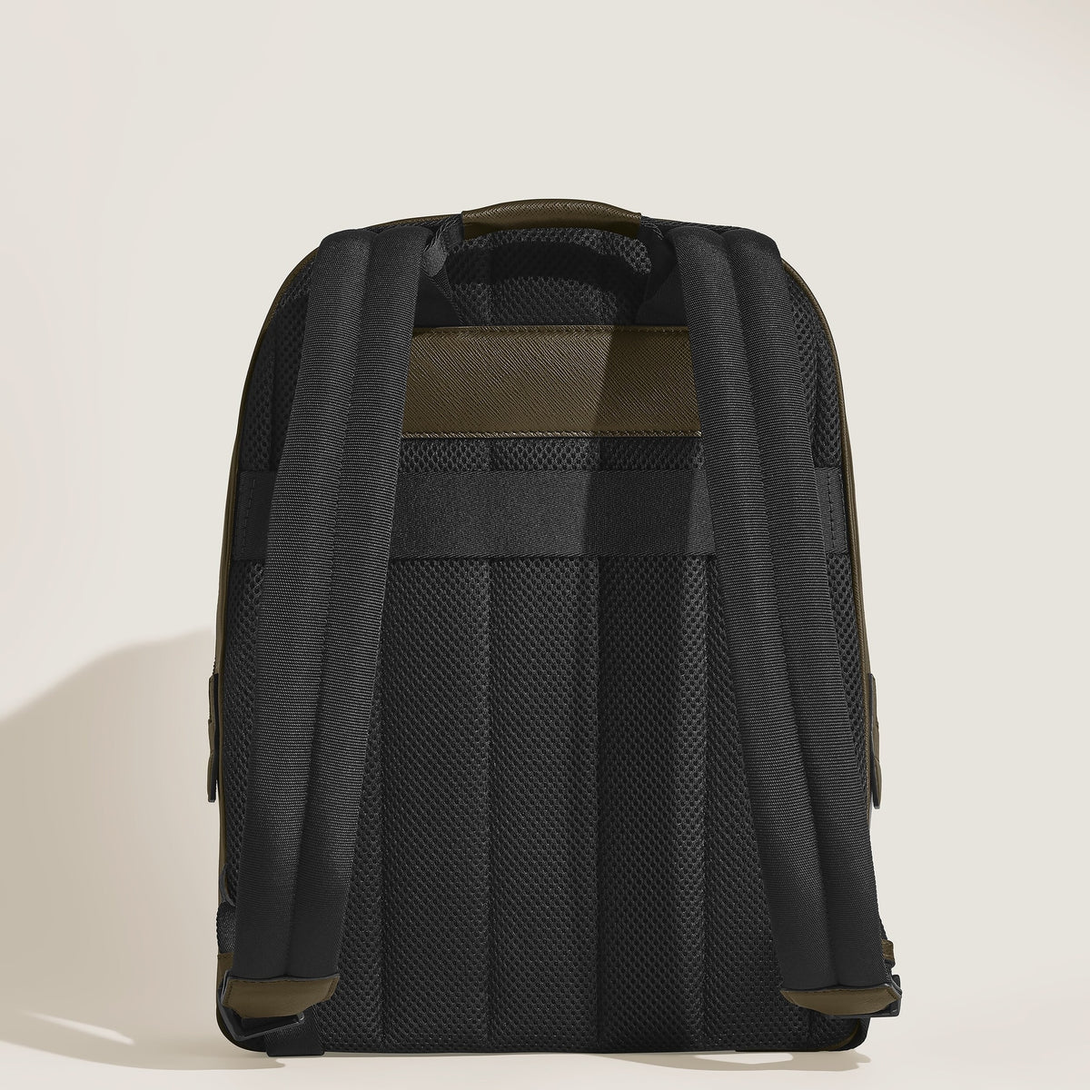 Montblanc Kleiner Rucksack aus Sartorial Leder – Khaki – Ansicht 6