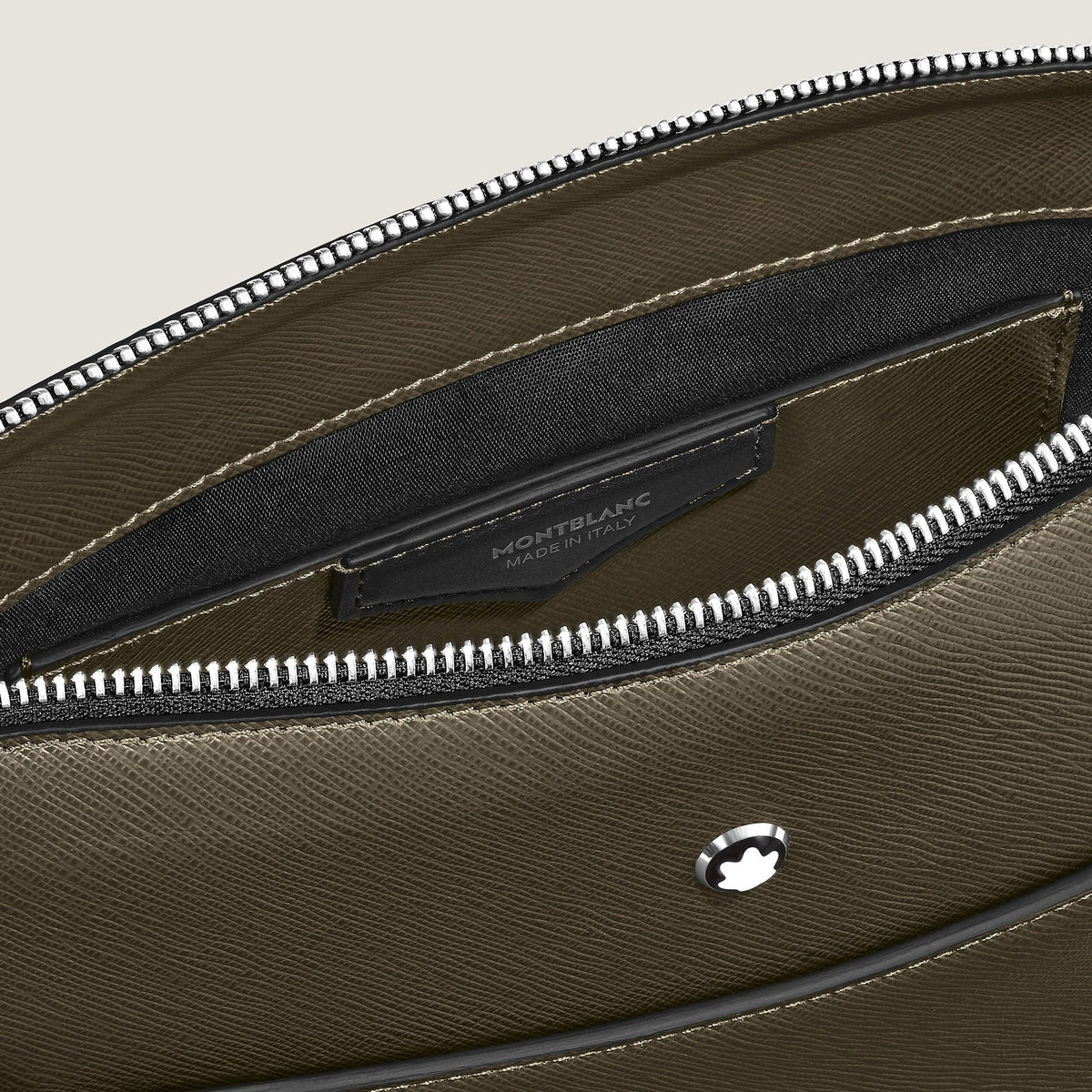 Montblanc Vertikale Messenger Bag aus Sartorial Leder – Khaki – Ansicht 4