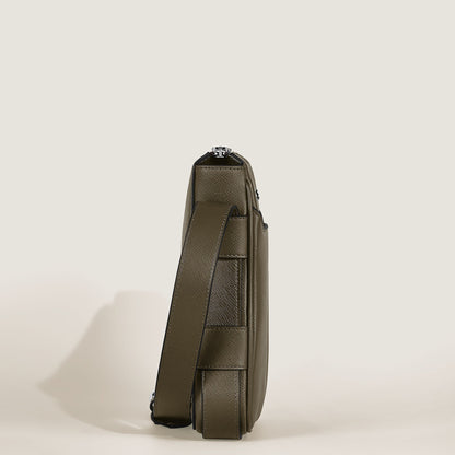 Montblanc Vertikale Messenger Bag aus Sartorial Leder – Khaki – Ansicht 5