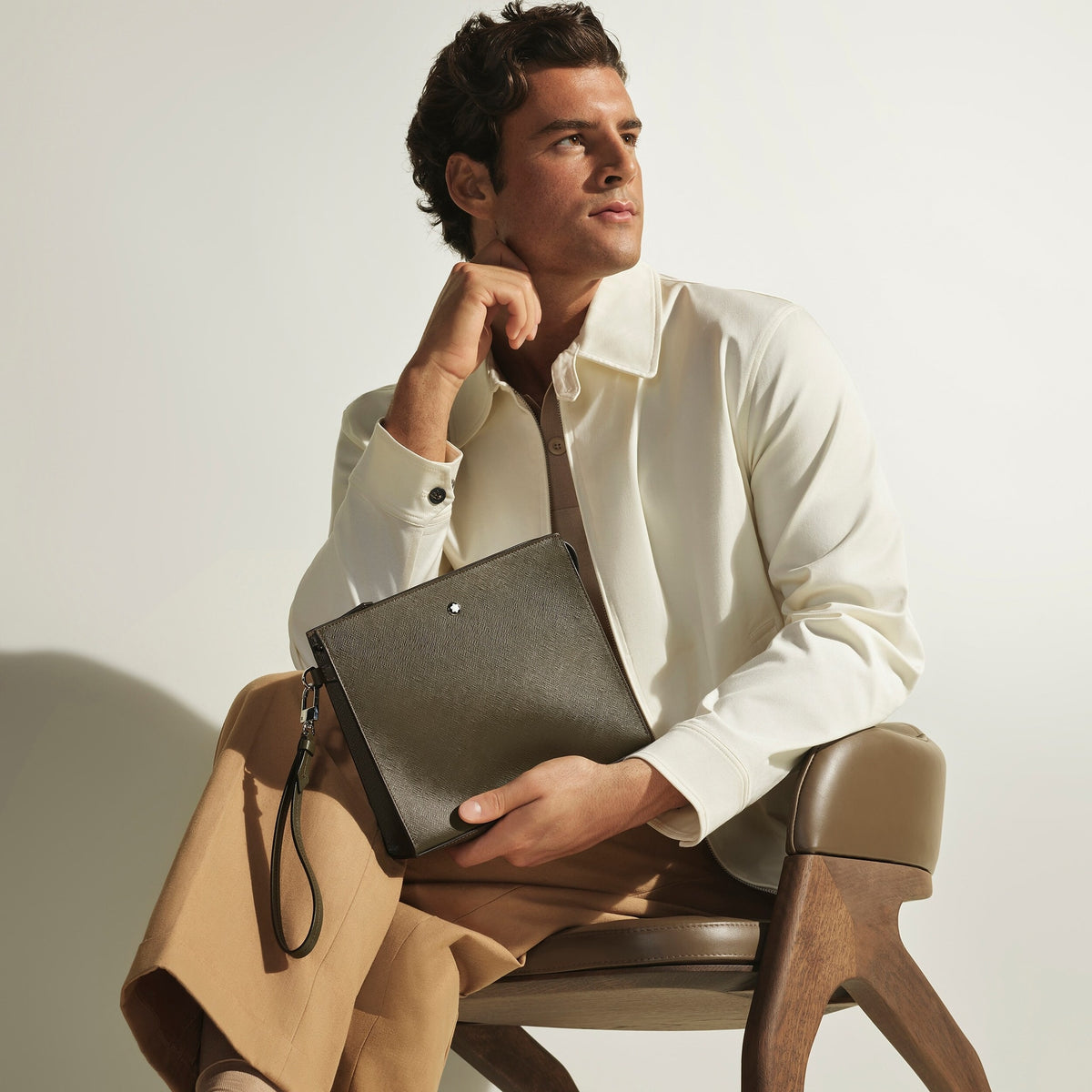 Montblanc Clutch aus Sartorial Leder – Khaki – Ansicht 2