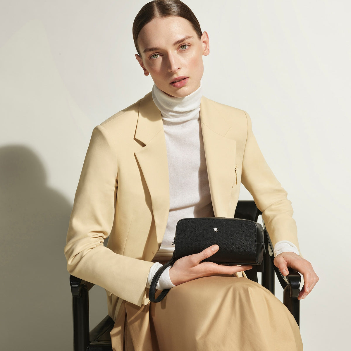 Montblanc Kleine Kosmetik Clutch aus Sartorial Leder – Schwarz – Ansicht 2