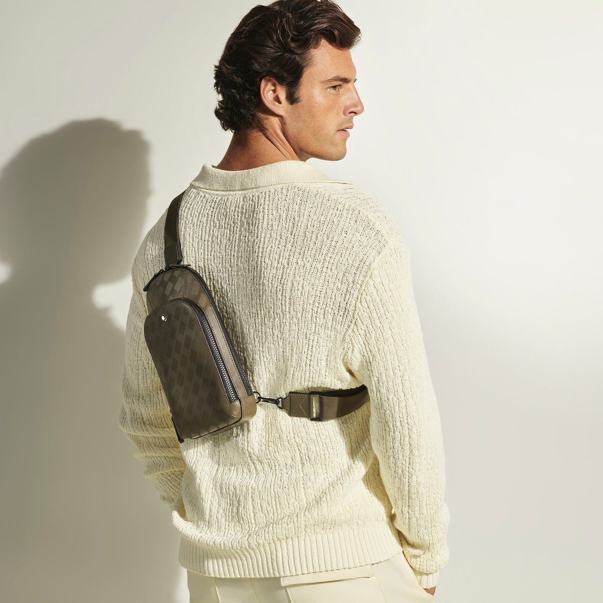 Montblanc Mittelgroße Umhängetasche aus Extreme Leder – Khaki – Ansicht 2