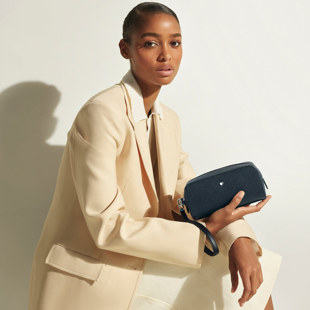 Montblanc Kleine Kosmetik Clutch aus Sartorial Leder – Twilight Blue – Ansicht 2