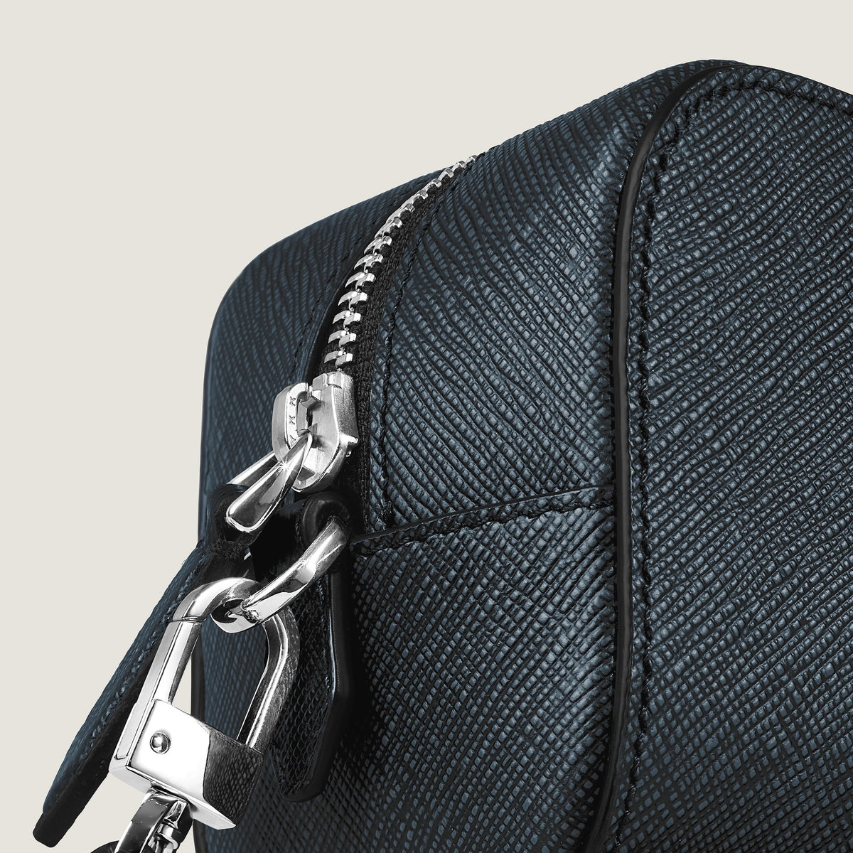 Montblanc Kleine Kosmetik Clutch aus Sartorial Leder – Twilight Blue – Ansicht 3