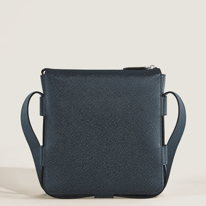 Montblanc Vertikale Messenger Bag aus Sartorial Leder – Twilight Blue – Ansicht 5