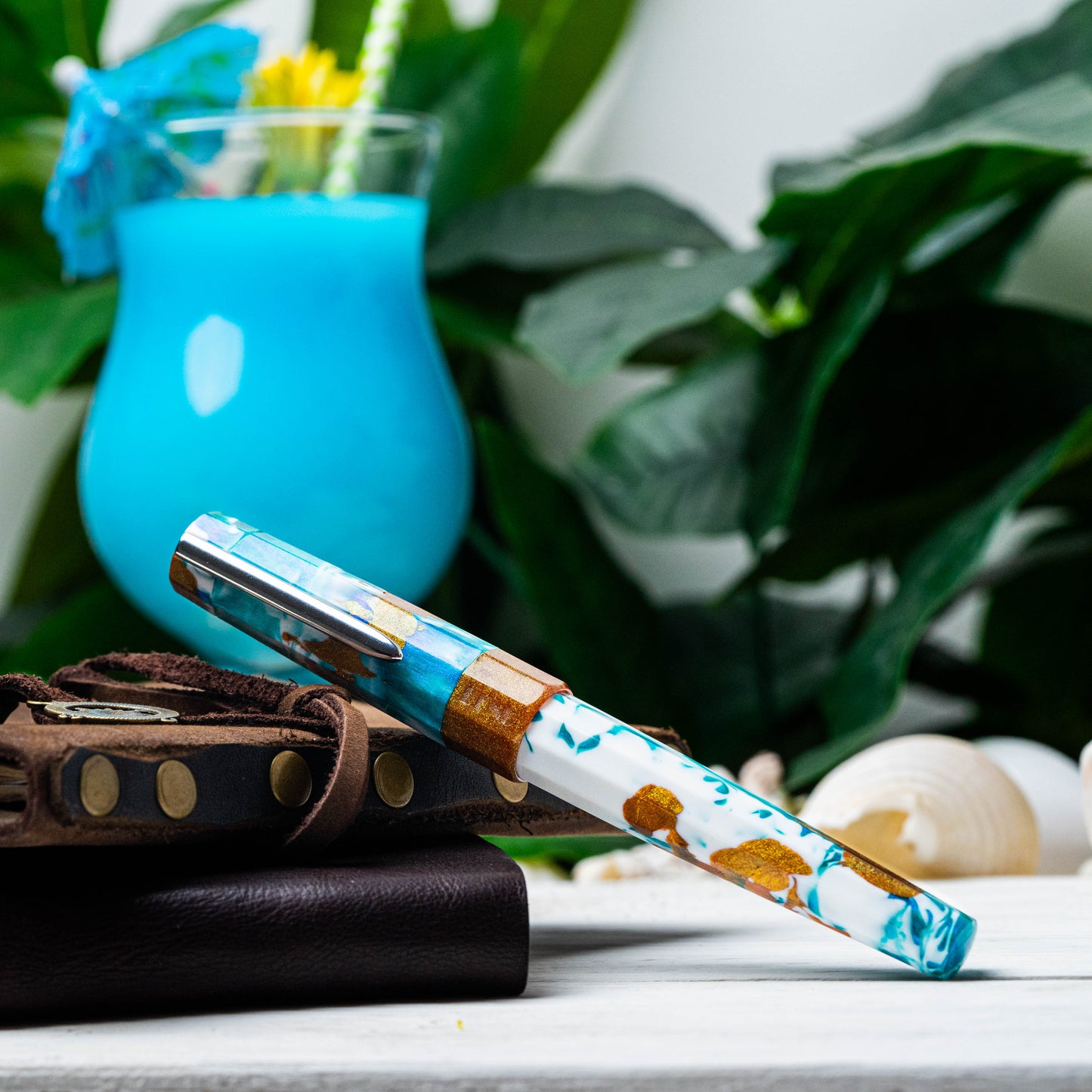 benu-euphoria-blue-hawaiian-fountain-pen-detail-01.jpg