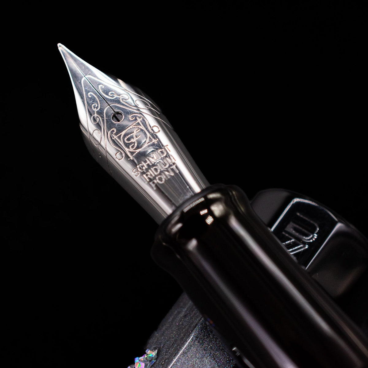 benu-euphoria-caviar-fountain-pen-nib-closed.jpg