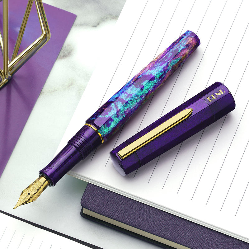 benu-euphoria-fountain-pen-opera-angle-03.jpg