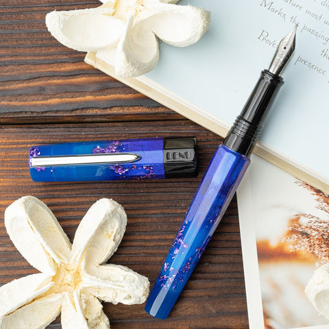 benu-euphoria-fountain-pen-scent-of-irises-angle-01.jpg