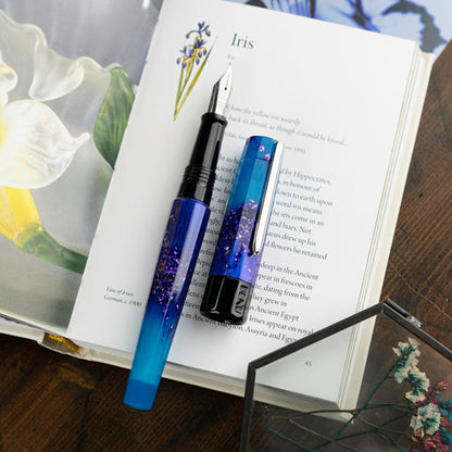 benu-euphoria-fountain-pen-scent-of-irises-angle-02.jpg
