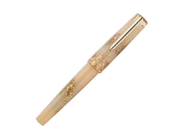 benu-euphoria-golden-beach-fountain-pen-resin-amber-05-2-147-6-0-02-side.jpg