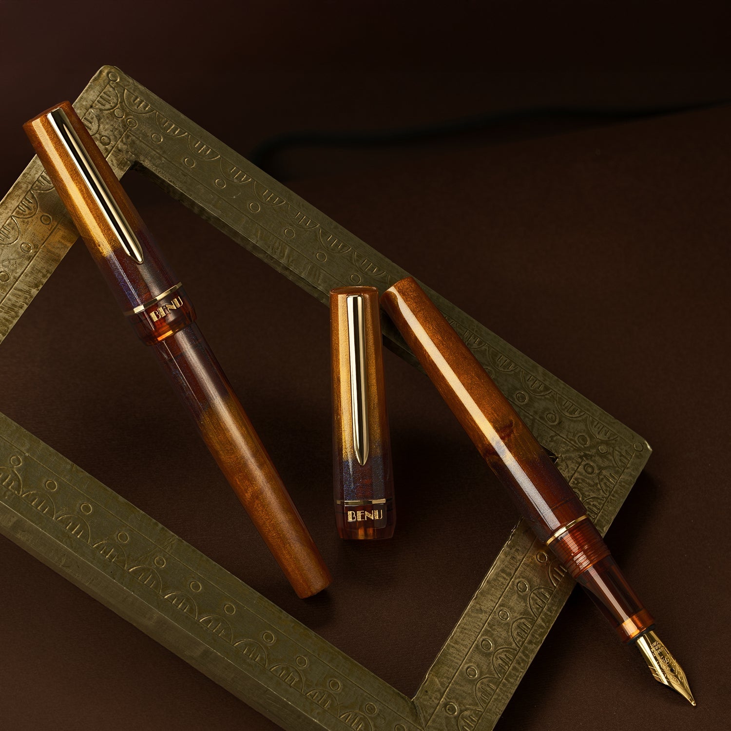 benu-haute-collection-fountain-pen-decadence-angled-02.jpg