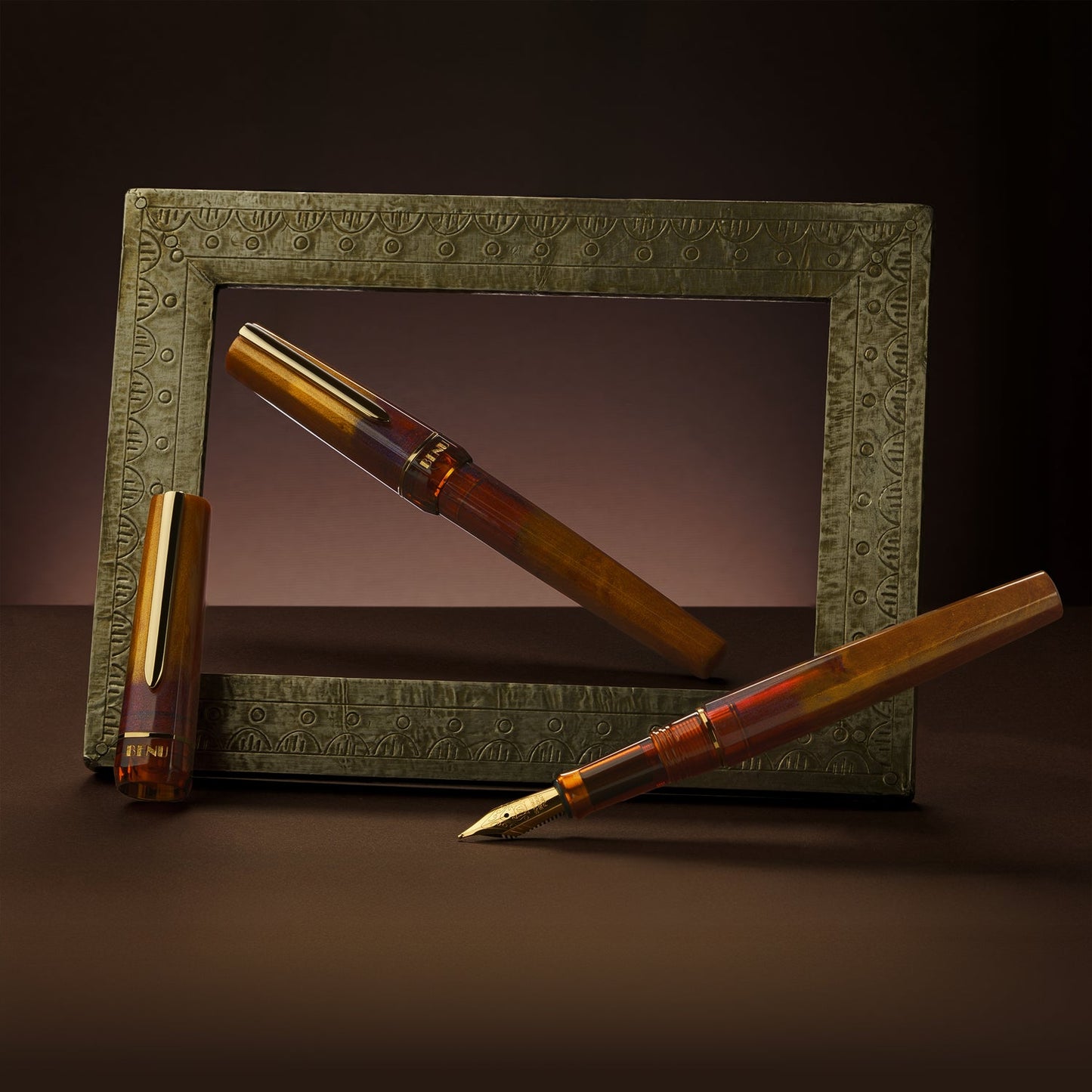 benu-haute-collection-fountain-pen-decadence-front.jpg