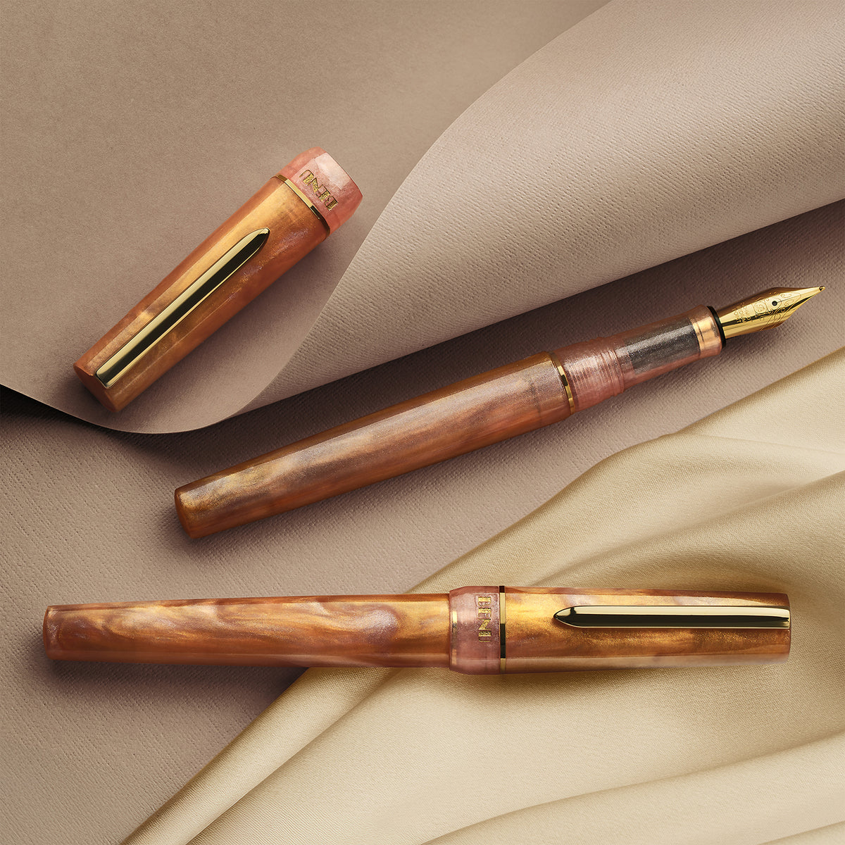 benu-haute-lustre-gt-fountain-pen-ambient-02.jpg