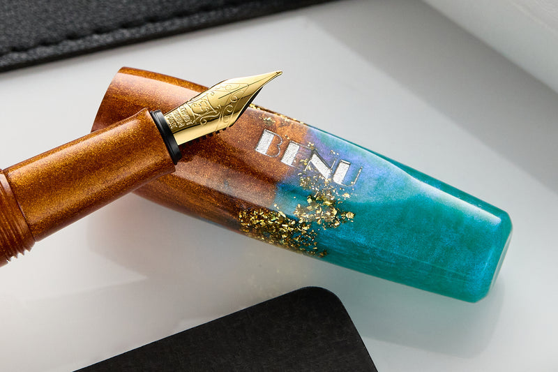 benu-pixie-fountain-pen-aurora-gold-detail-01.jpg