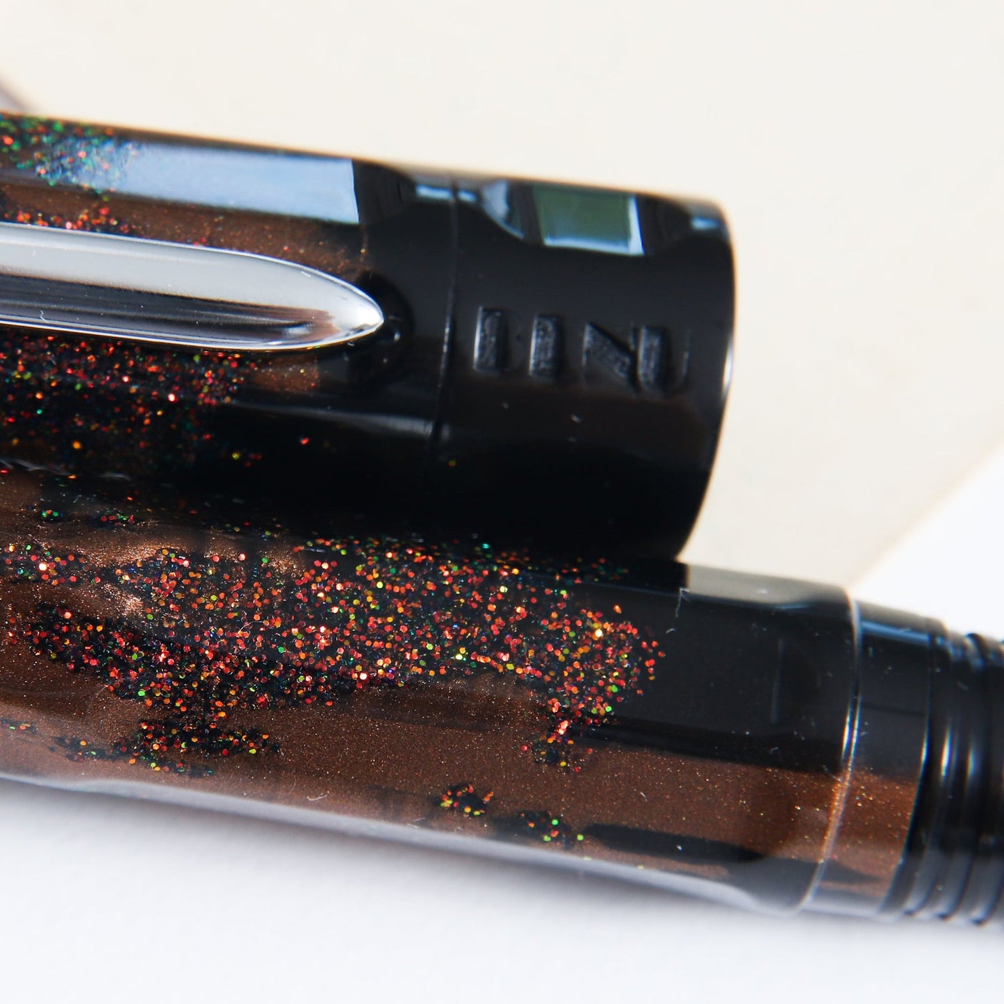 benu-talisman-dream-bean-fountain-pen-holographic-sparkles-detail.jpg