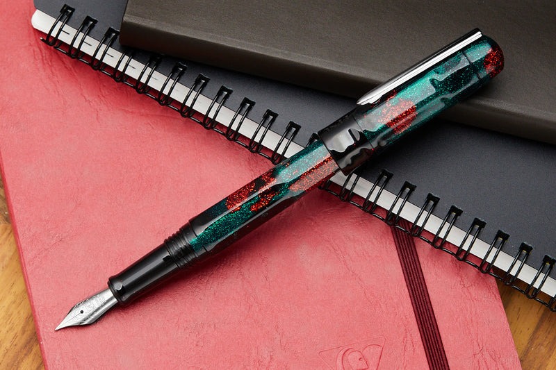 benu-talisman-fountain-pen-dragons-blood-detail-01.jpg