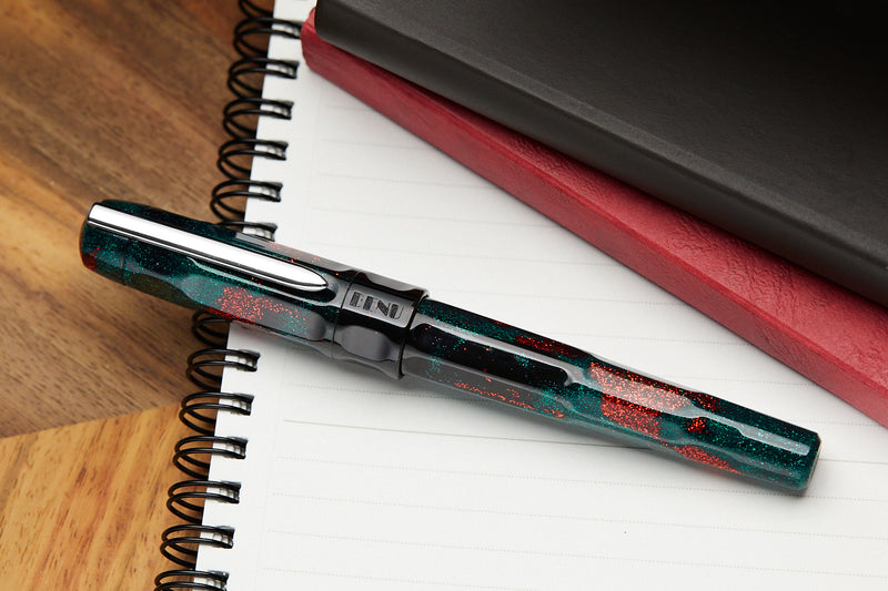 benu-talisman-fountain-pen-dragons-blood-detail-02.jpg