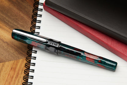 benu-talisman-fountain-pen-dragons-blood-detail-02.jpg