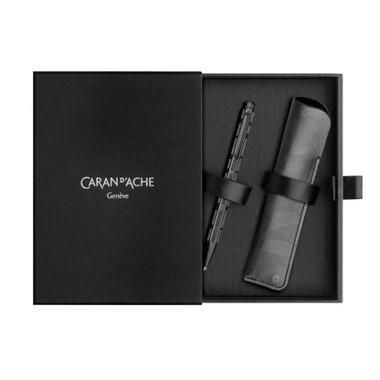 Caran d'Ache Kugelschreiber + Stifteetui Ecridor Black Edition, Black Lines, schwarz