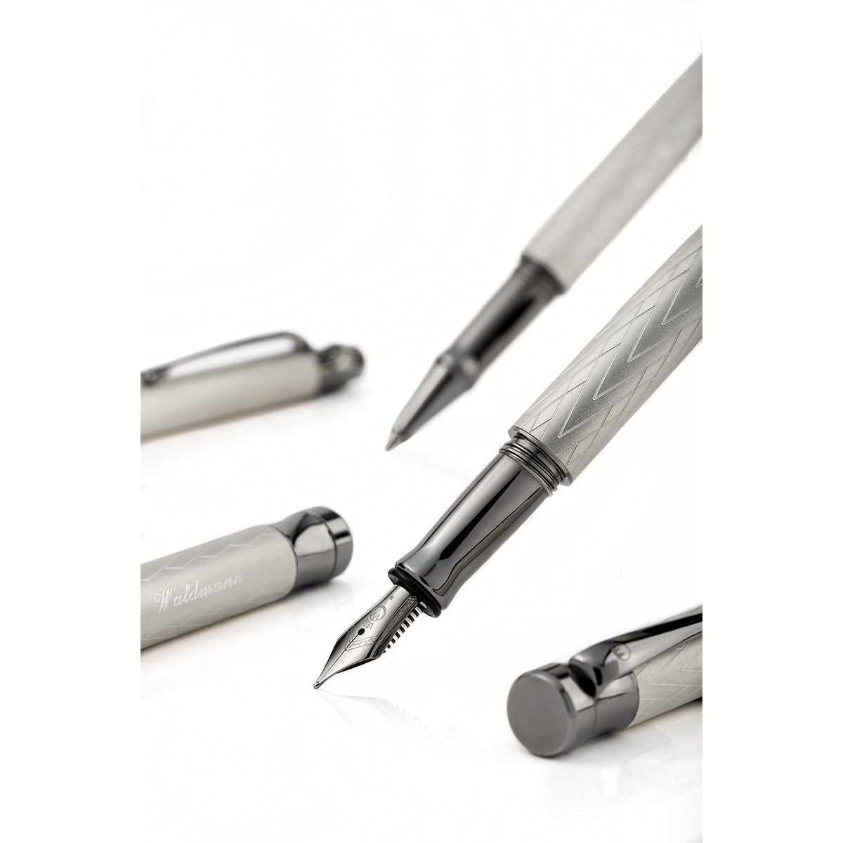 Waldmann Füller Aura Night, Ruthenium, Creme-Ruthenium, 4