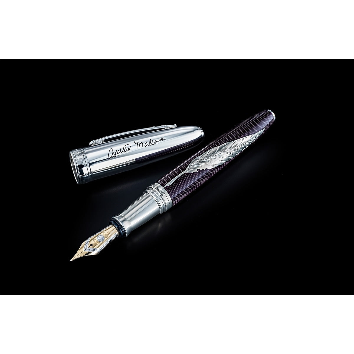 Waldmann & SEKRÈ, Fountain Pen Lady of the Swan Court, Limited - 18 Carat Gold Nib