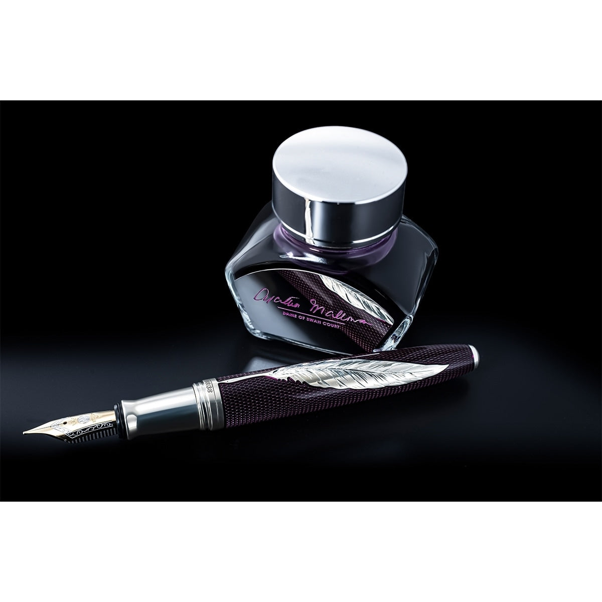 Waldmann & SEKRÈ, Fountain Pen Lady of the Swan Court, Limited - 18 Carat Gold Nib