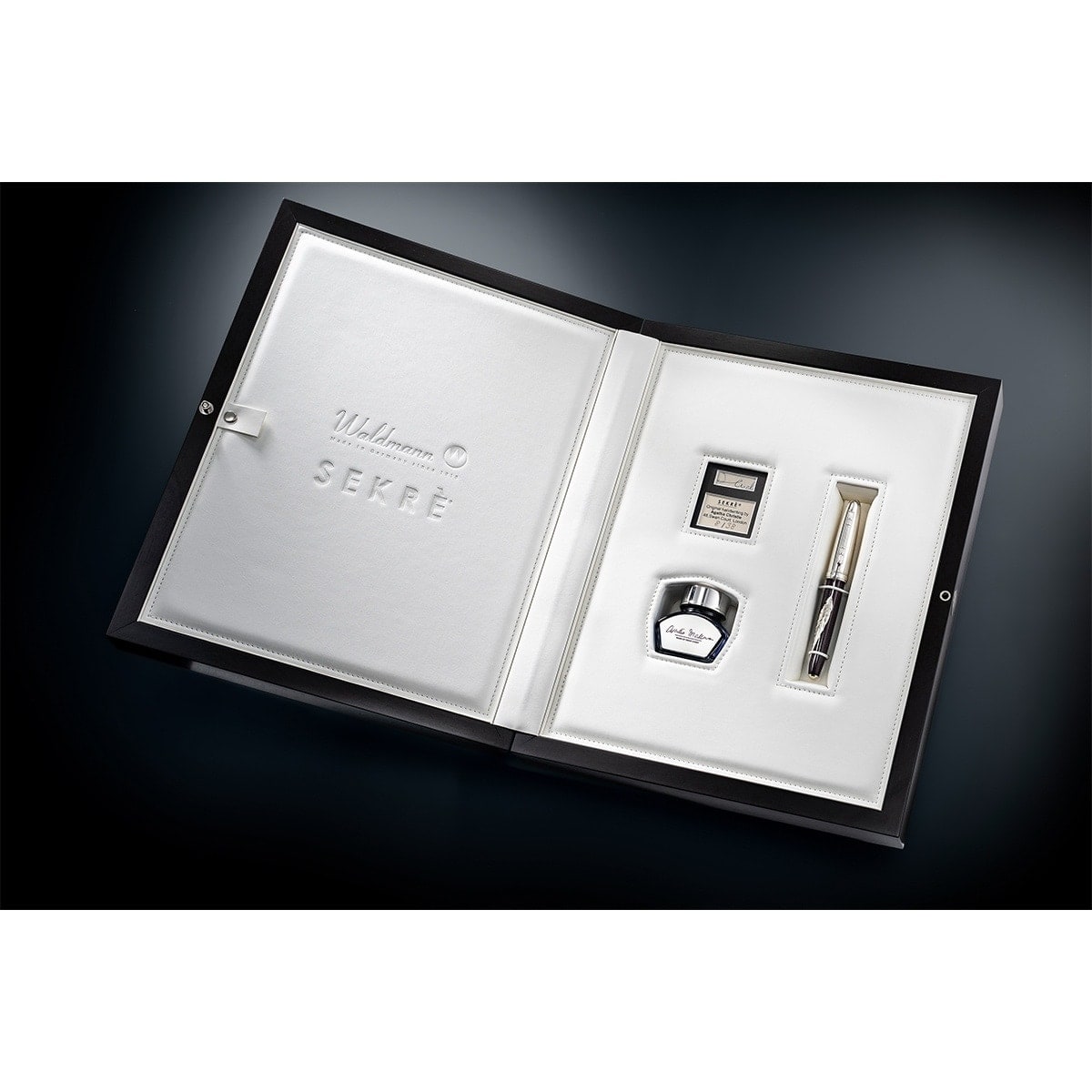 Waldmann & SEKRÈ, Fountain Pen Lady of the Swan Court, Limited - 18 Carat Gold Nib
