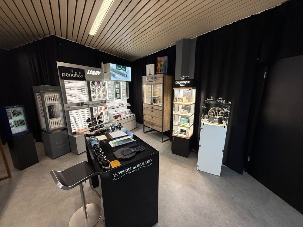 Leather Accessories and Engraving in the Penoblo Store