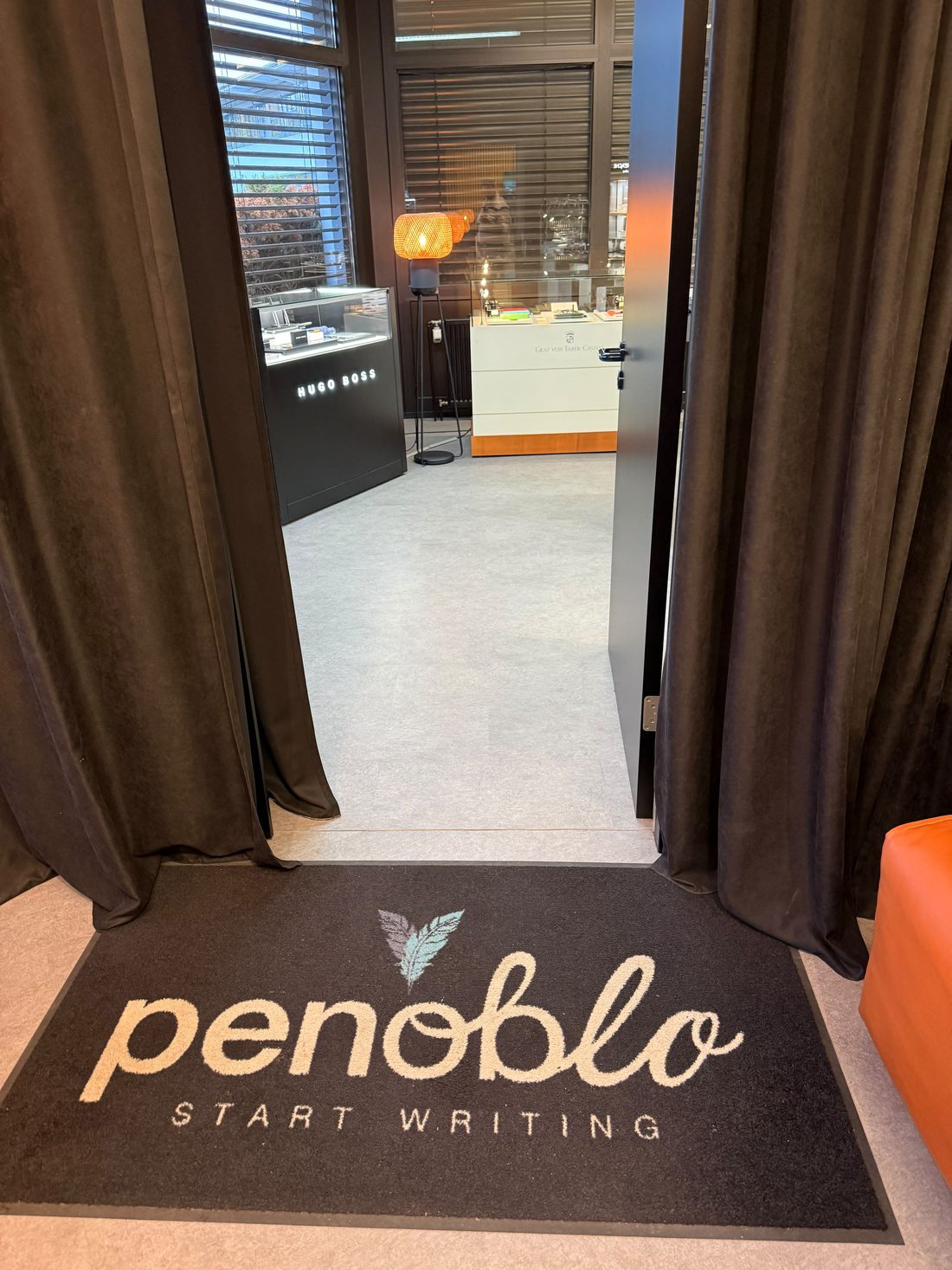 Entrance to the Penoblo Store